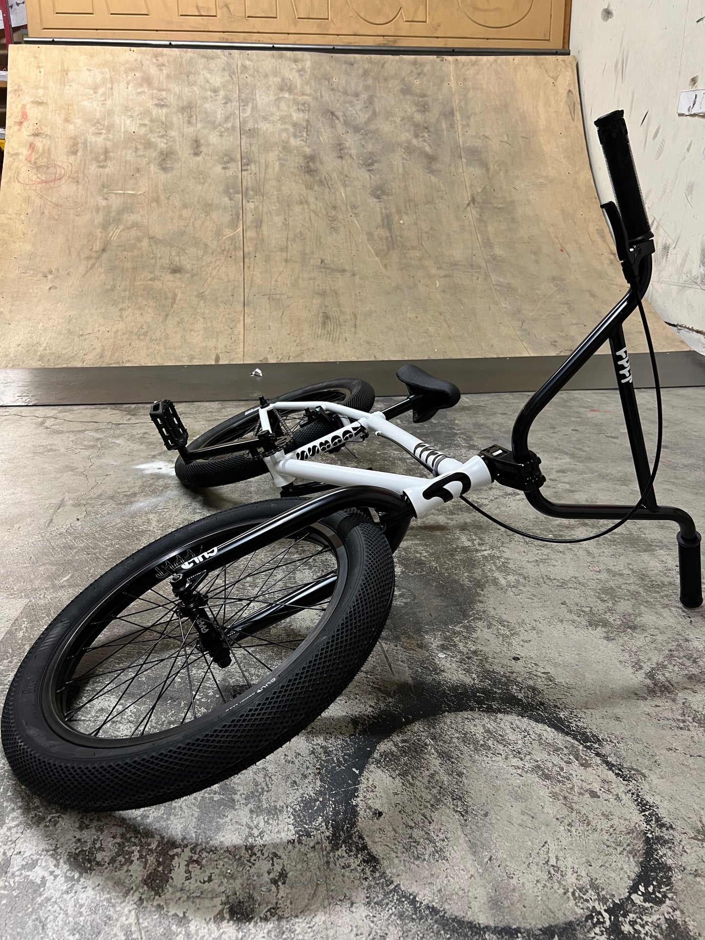 Cult Crew Access White 2025 BMX Bike